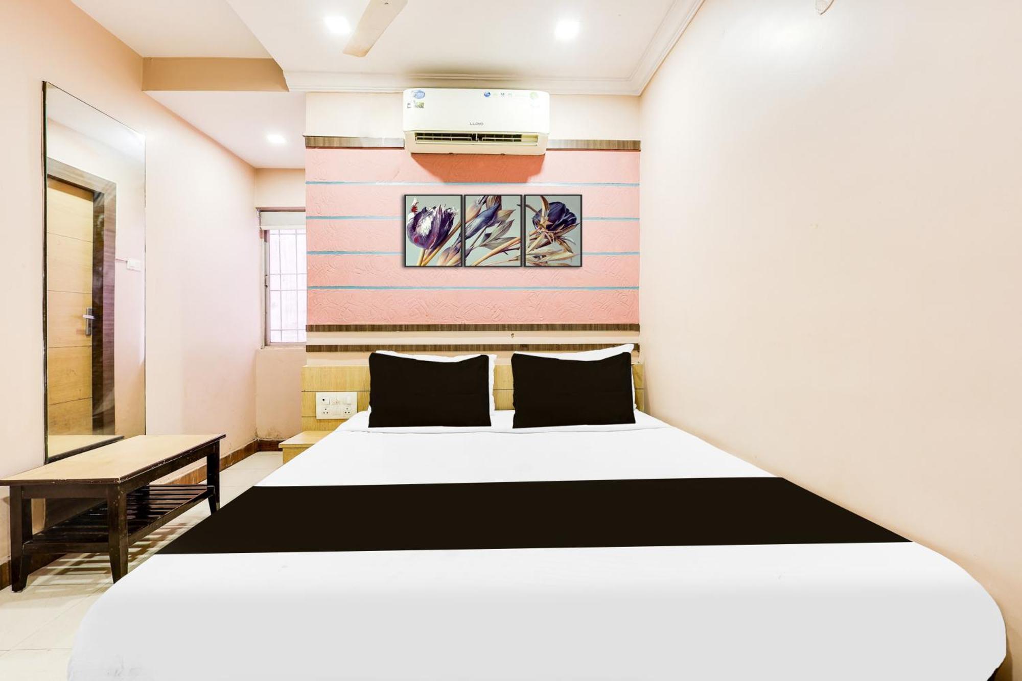 Hotel O Port Road Near Poorna Market Visakhapatnam Esterno foto