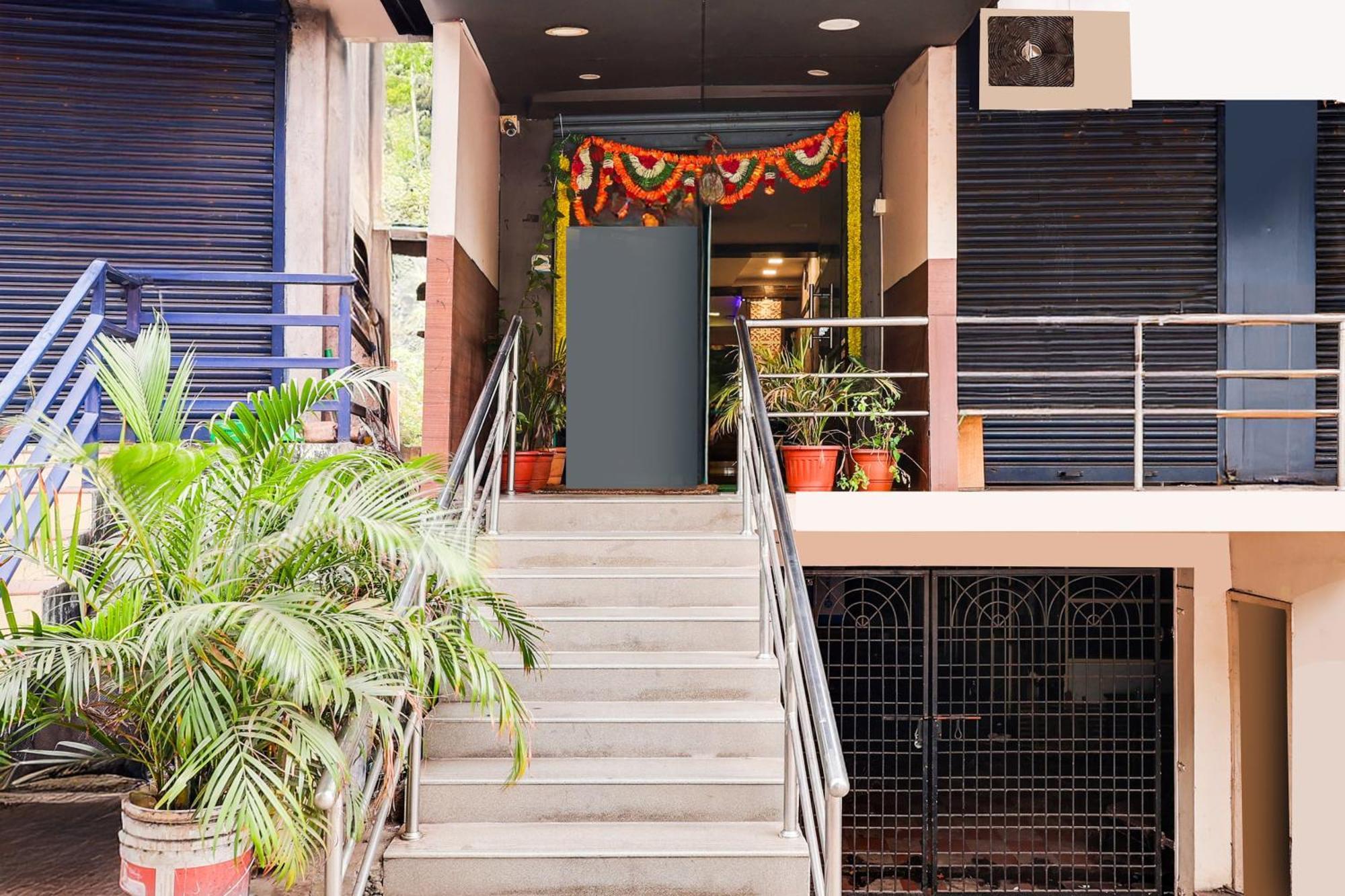 Hotel O Port Road Near Poorna Market Visakhapatnam Esterno foto