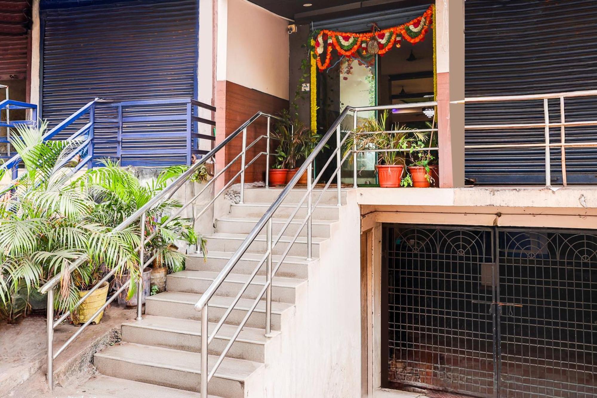 Hotel O Port Road Near Poorna Market Visakhapatnam Esterno foto